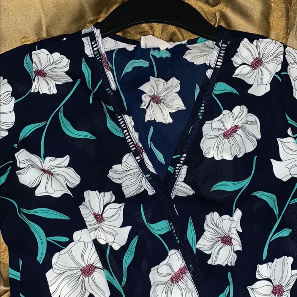 Pretty blouse SOLD - Picture 2 of 5